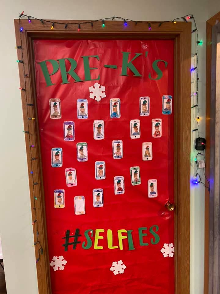 christmas classroom door decorating