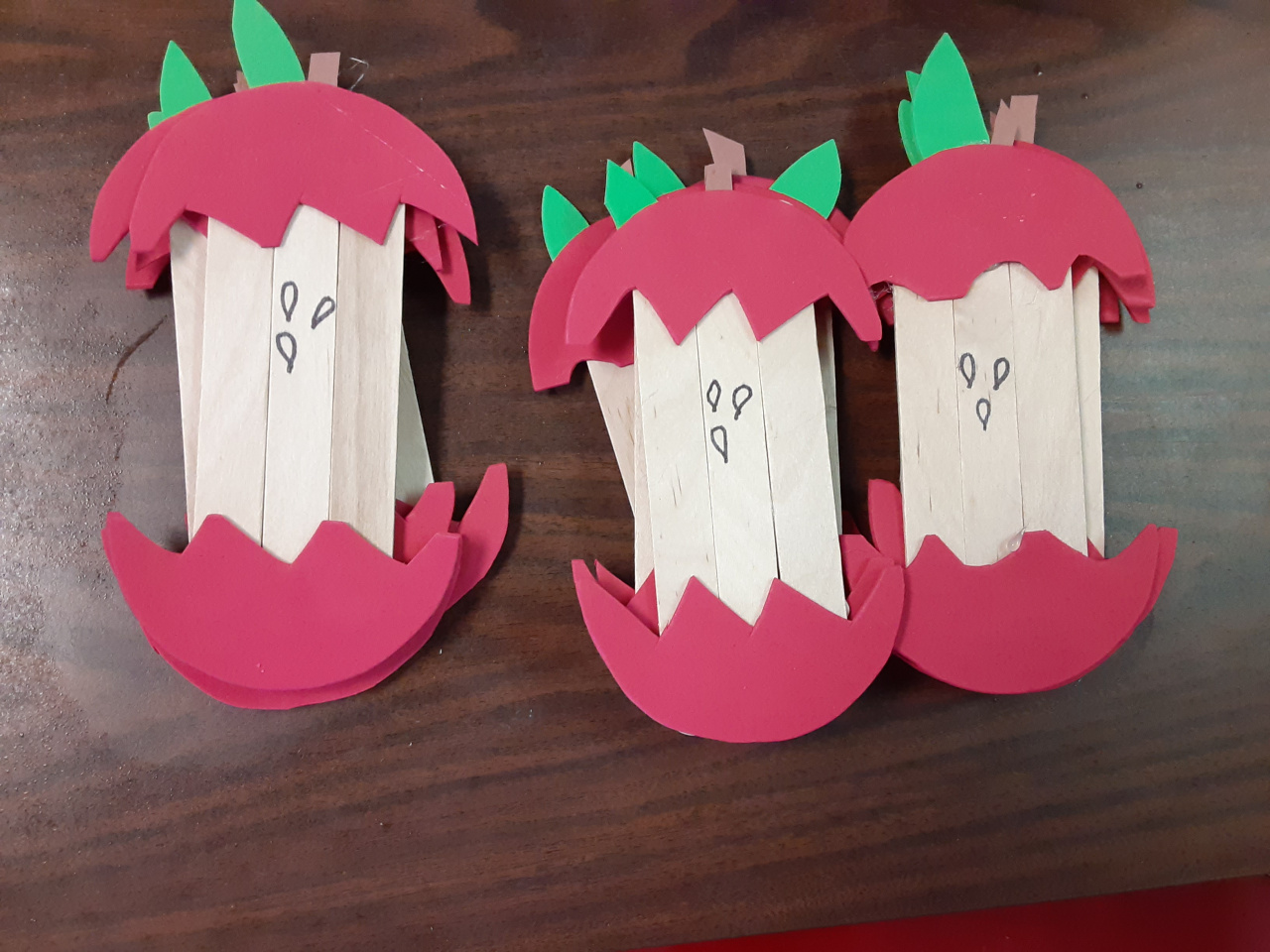 What can be more fun in the fall than learning about apples and doing an apple craft