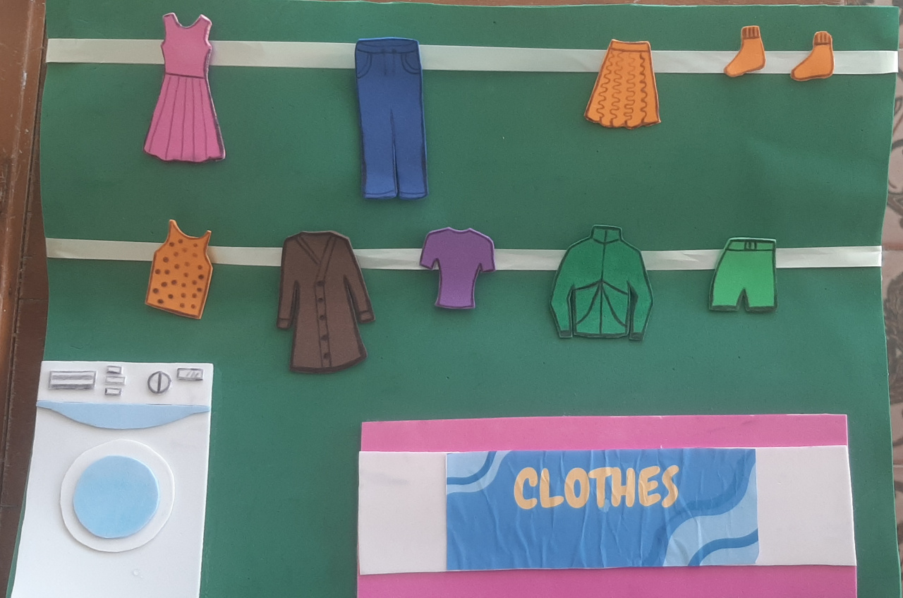 Clothesline to teach clothes content in English