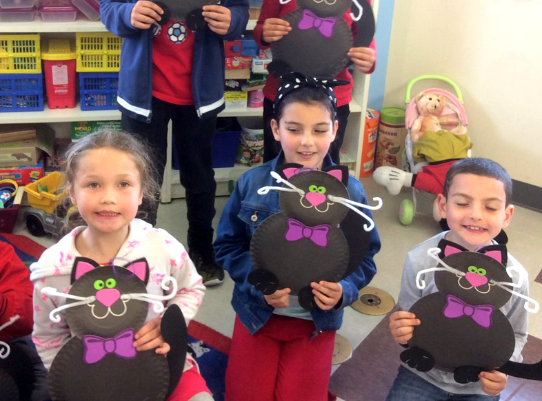 Black Cat Paper Plate: A Fun Craft to Make For Halloween!