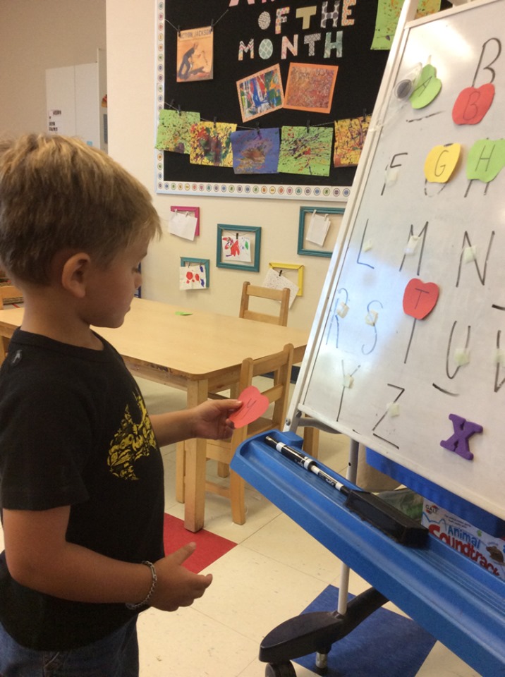 apple shapes to identify letters