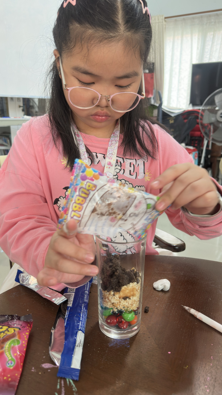 Build and Taste the Earth: A Fun Edible Soil Layers Lesson Using Crackers and Candy!