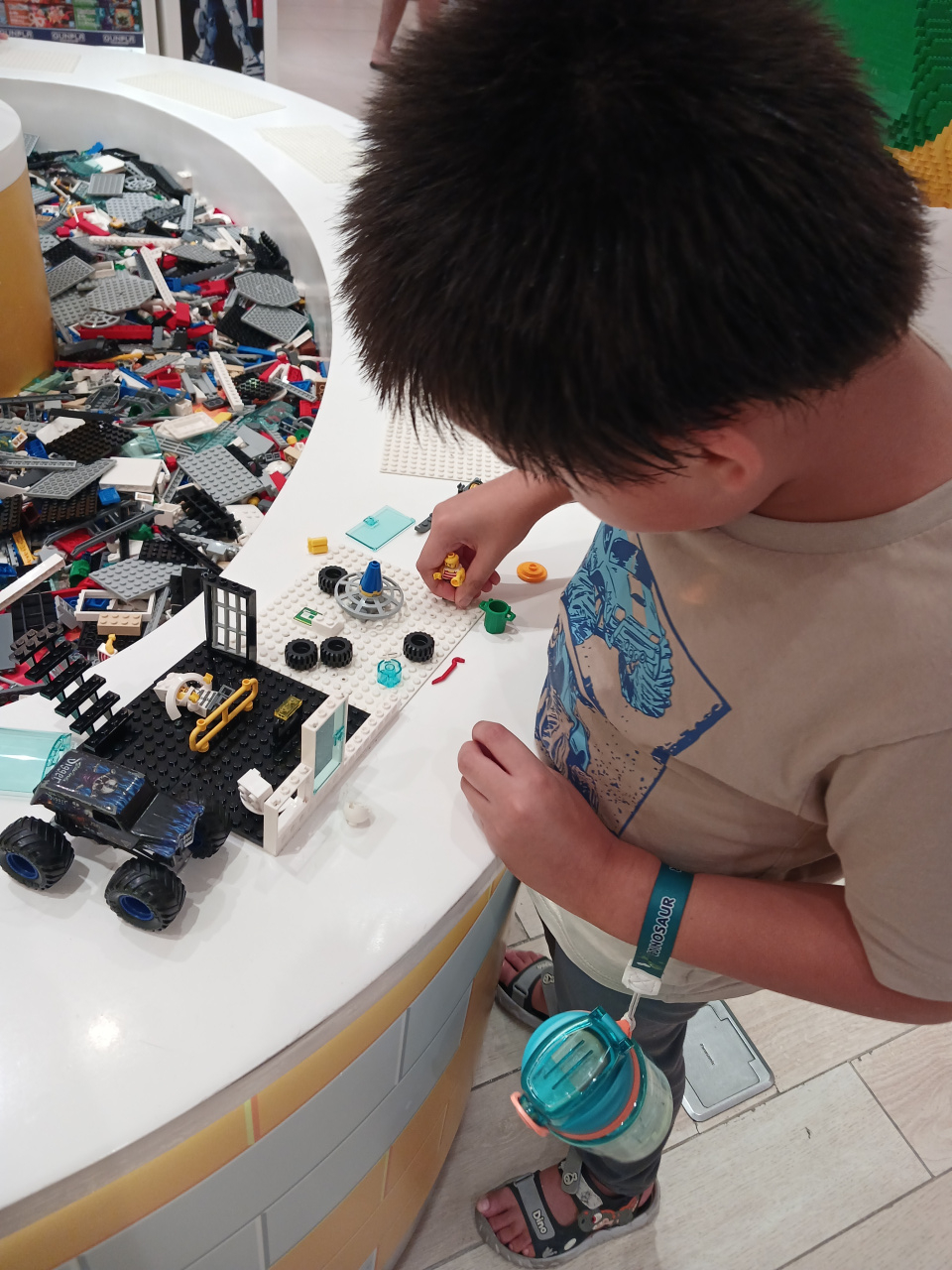 Mall and Play with us