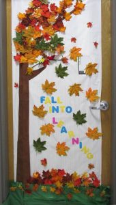 Fall Door Decoration Ideas | TeachersMag.com