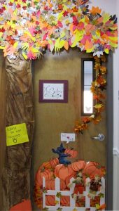 Fall Door Decoration Ideas | TeachersMag.com